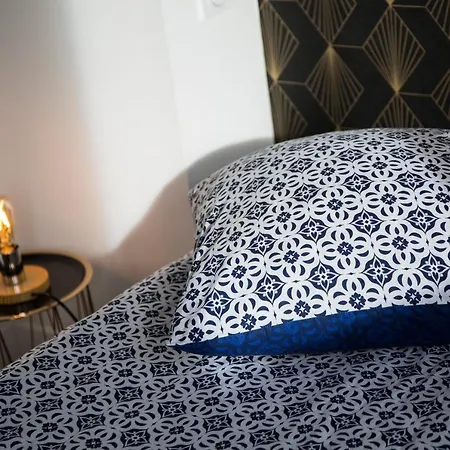Cosy Sanctuaire Centre Apartment *